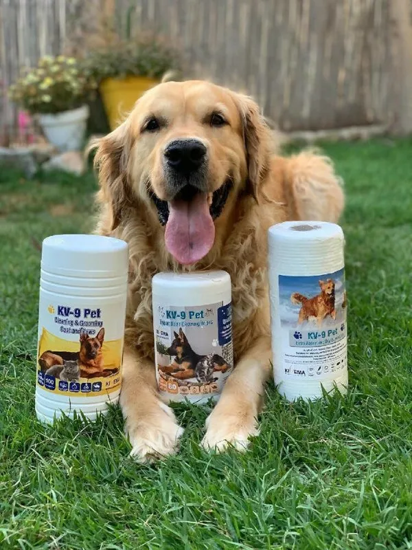 Dog & cat eye and ear tear stain wipes by Kivema | 100 non-irritating Grooming wipes that remove dirt and discharge